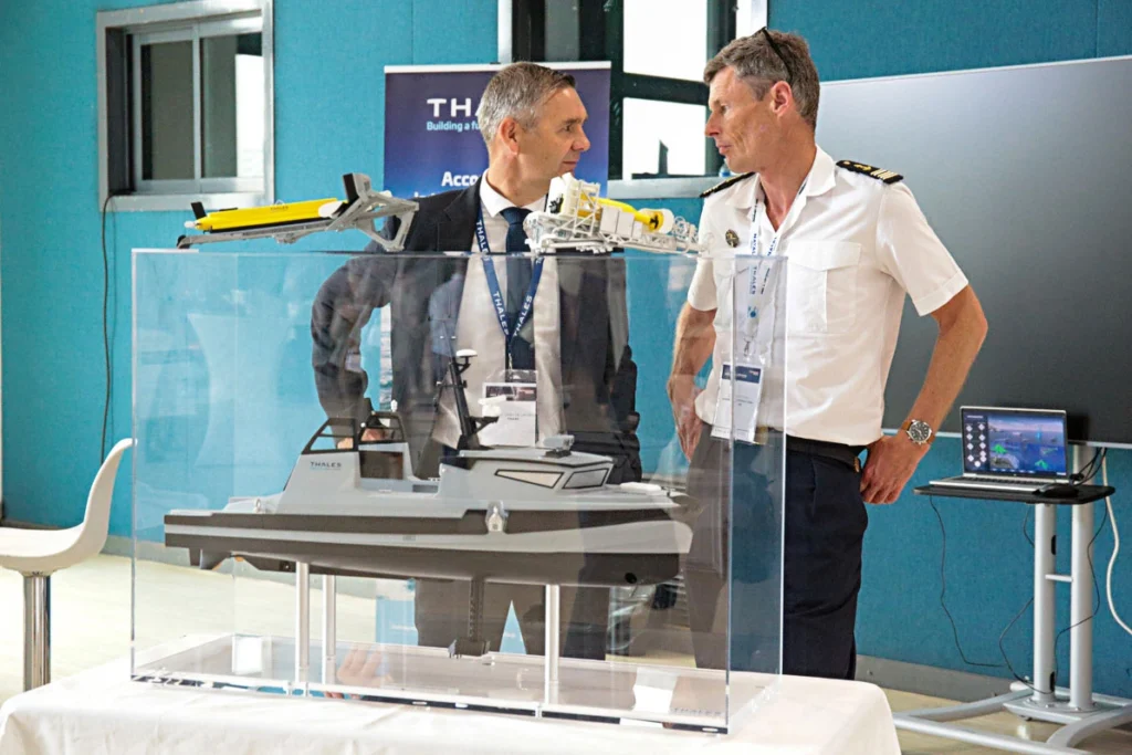 Présentation machine salon — reportage savoir-faire entreprise Var